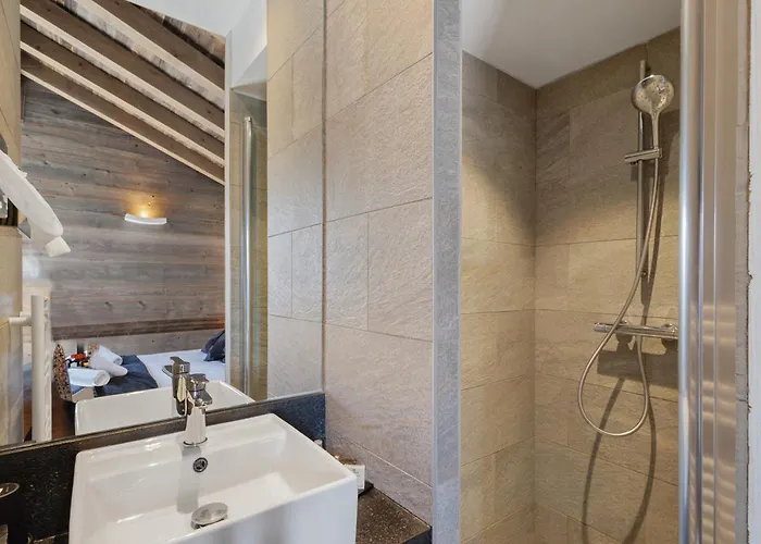Chalet Vista - *